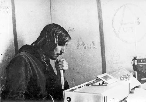 radio aut Guido al microfono